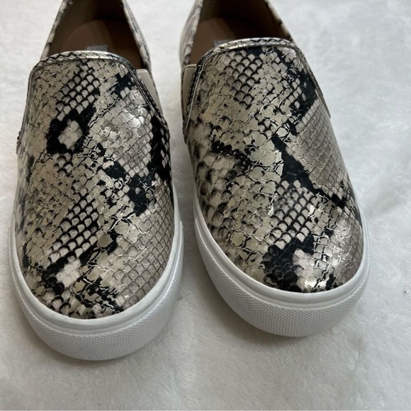 STEVE MADDEN FAYNA SNAKESKIN PRINT SLIP ON - GOLD SIZE 10 (NEW WITH TAGS) - Picture 4 of 5